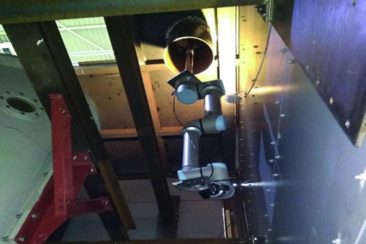 Standoff Raman probe in nuclear cell